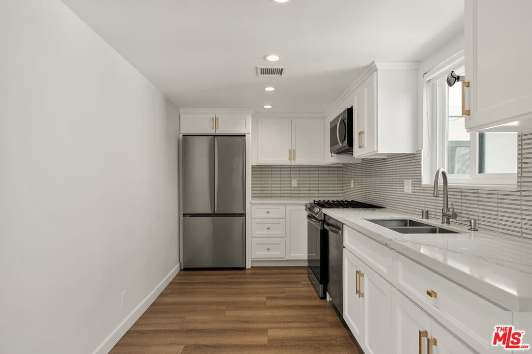 2 bd, 2 ba Apartment in Los Angeles, CA — $4,950/mo — photo 2