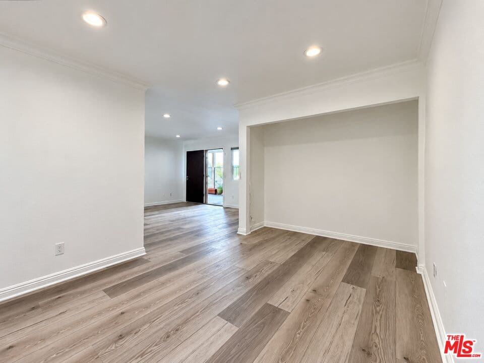 LIVING ROOM (photo 2 of 13)