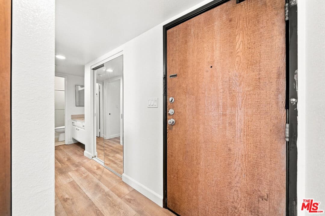 1 bd, 1 ba Condo in Los Angeles, CA — $1,950/mo — photo 2