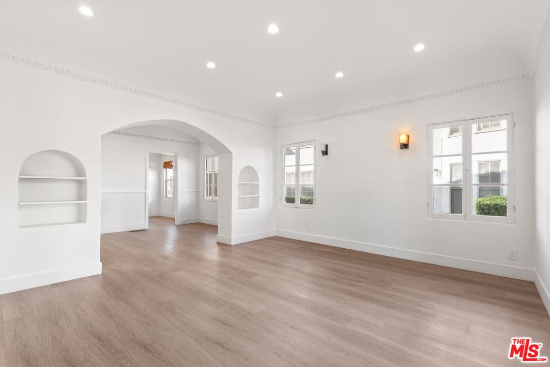 2 bd, 2 ba Apartment in Los Angeles, CA — $4,195/mo — photo 2