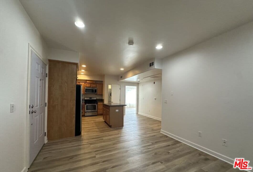 2 bd, 1 ba Apartment in Los Angeles, CA — $2,450/mo — photo 2
