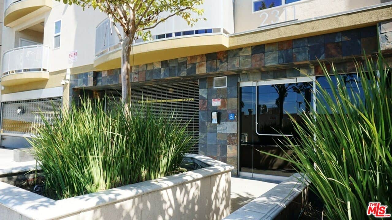 2 bd, 1 ba Apartment in Los Angeles, CA — $2,450/mo — photo 1