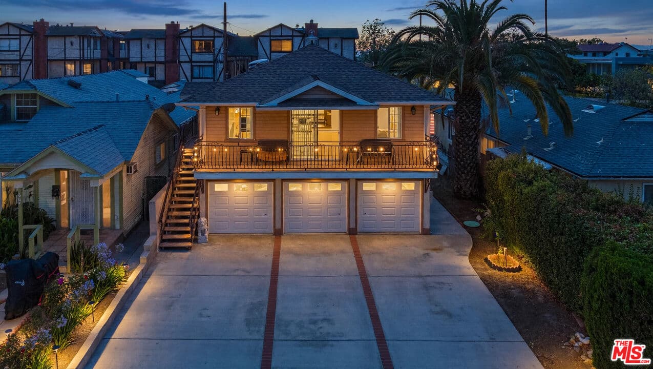 3 bd, 2 ba Townhouse in Glendale, CA — $3,700/mo — photo 2