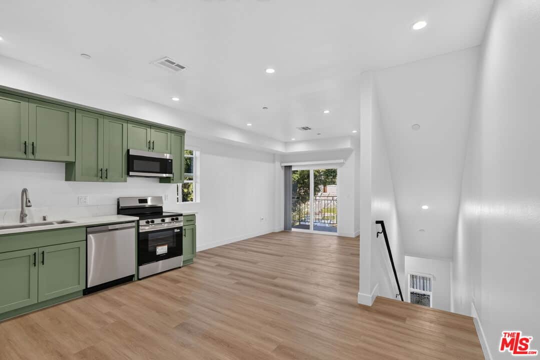 4 bd, 4 ba Townhouse in Los Angeles, CA — $3,500/mo — photo 1