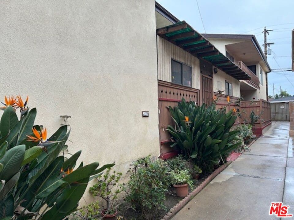 2 bd, 1 ba Apartment in Inglewood, CA — $2,150/mo — photo 2