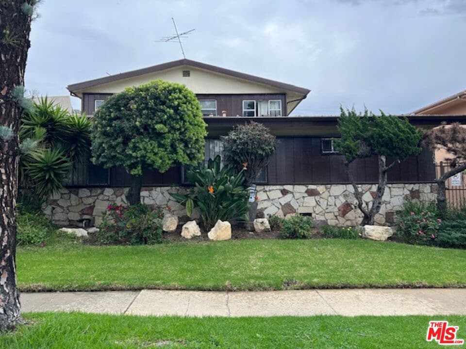 2 bd, 1 ba Apartment in Inglewood, CA — $2,150/mo — photo 1