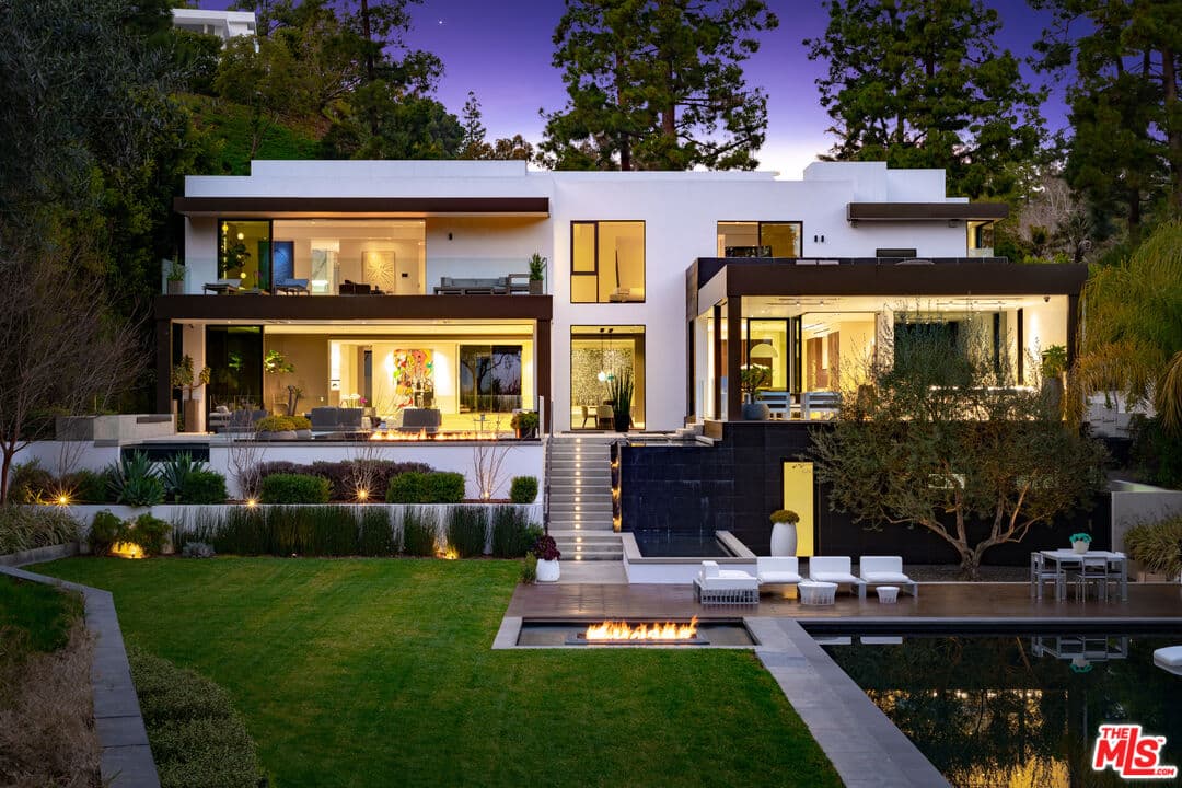 7 bd, 11 ba House in Beverly Hills, CA — $120,000/mo — photo 2