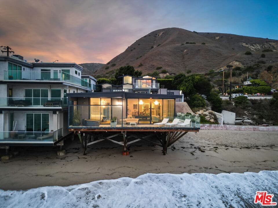 4 bd, 4 ba House in Malibu, CA — $27,500/mo — photo 2