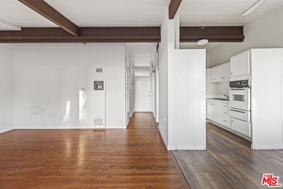 1 bd, 1 ba Apartment in Los Angeles, CA — $2,325/mo — photo 2