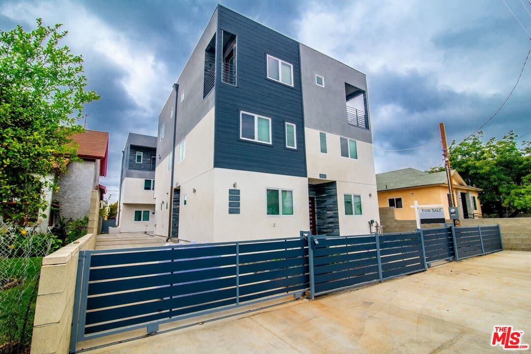 4 bd, 4 ba Townhouse in Los Angeles, CA — $3,590/mo — photo 1
