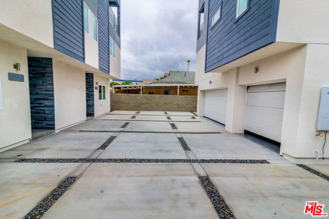 4 bd, 4 ba Townhouse in Los Angeles, CA — $3,590/mo — photo 2