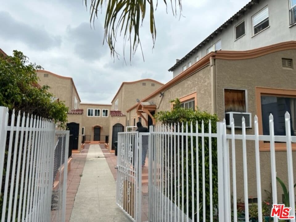 1 bd, 1 ba Apartment in Los Angeles, CA — $1,525/mo — photo 2