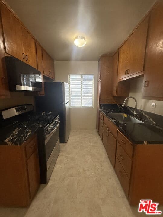 Studio, 1 ba Townhouse in Los Angeles, CA — $2,200/mo — photo 1
