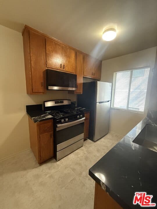 Studio, 1 ba Townhouse in Los Angeles, CA — $2,200/mo — photo 2