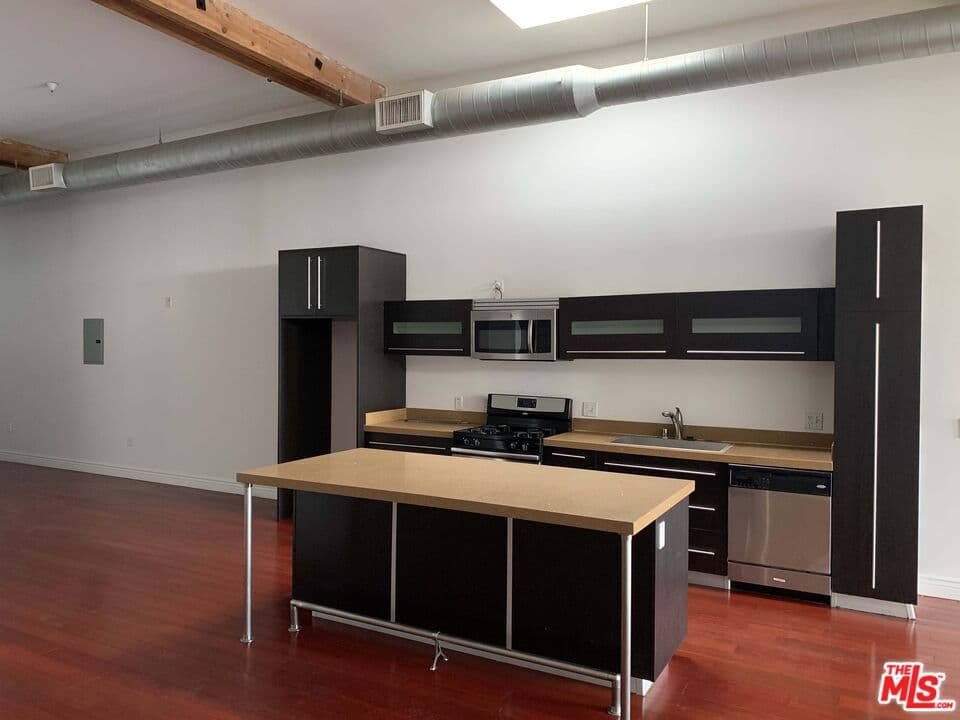 1 bd, 1 ba Apartment in Los Angeles, CA — $3,369/mo — photo 1