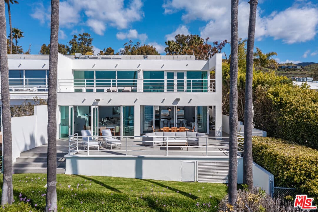 4 bd, 5 ba House in Malibu, CA — $37,000/mo — photo 2