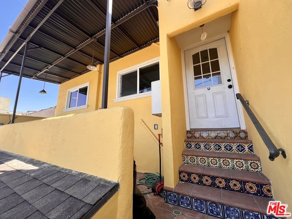 3 bd, 2 ba Townhouse in Los Angeles, CA — $3,700/mo — photo 1
