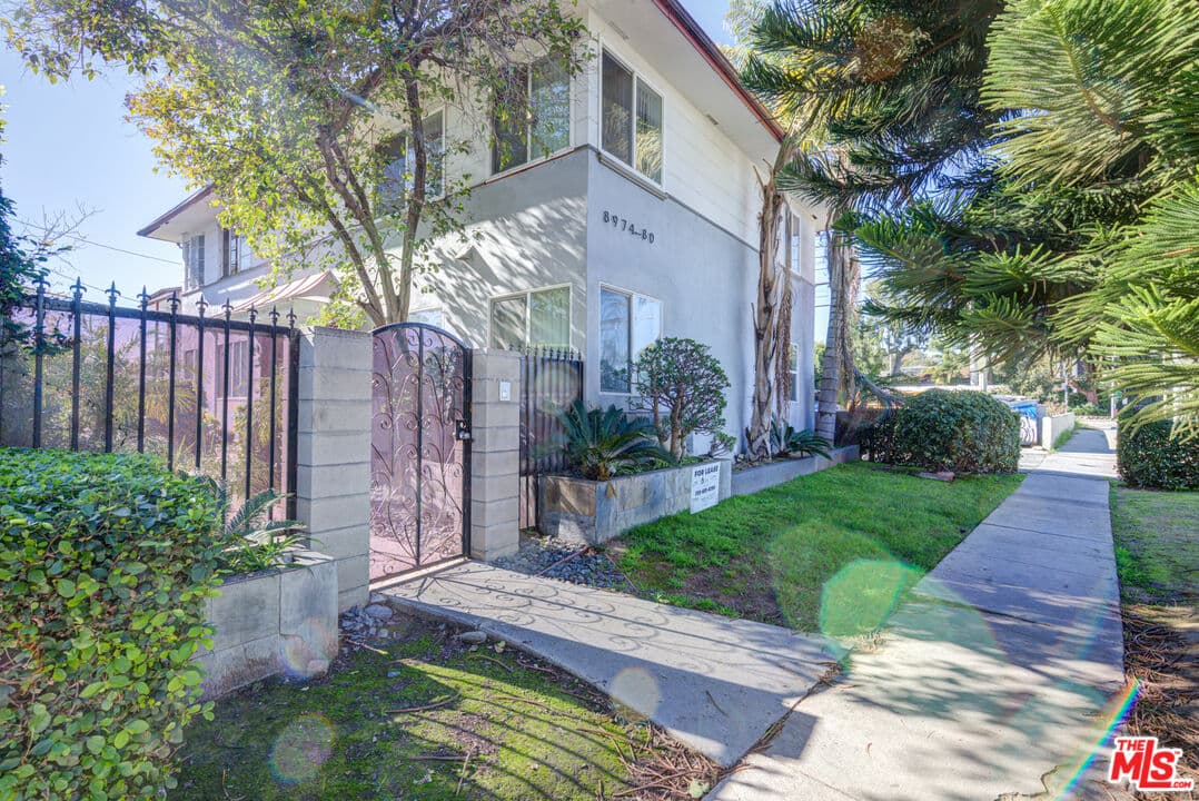 1 bd, 1 ba Apartment in Los Angeles, CA — $2,250/mo — photo 2