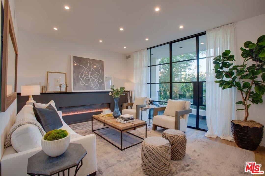 4 bd, 4 ba Townhouse in Los Angeles, CA — $6,795/mo — photo 2
