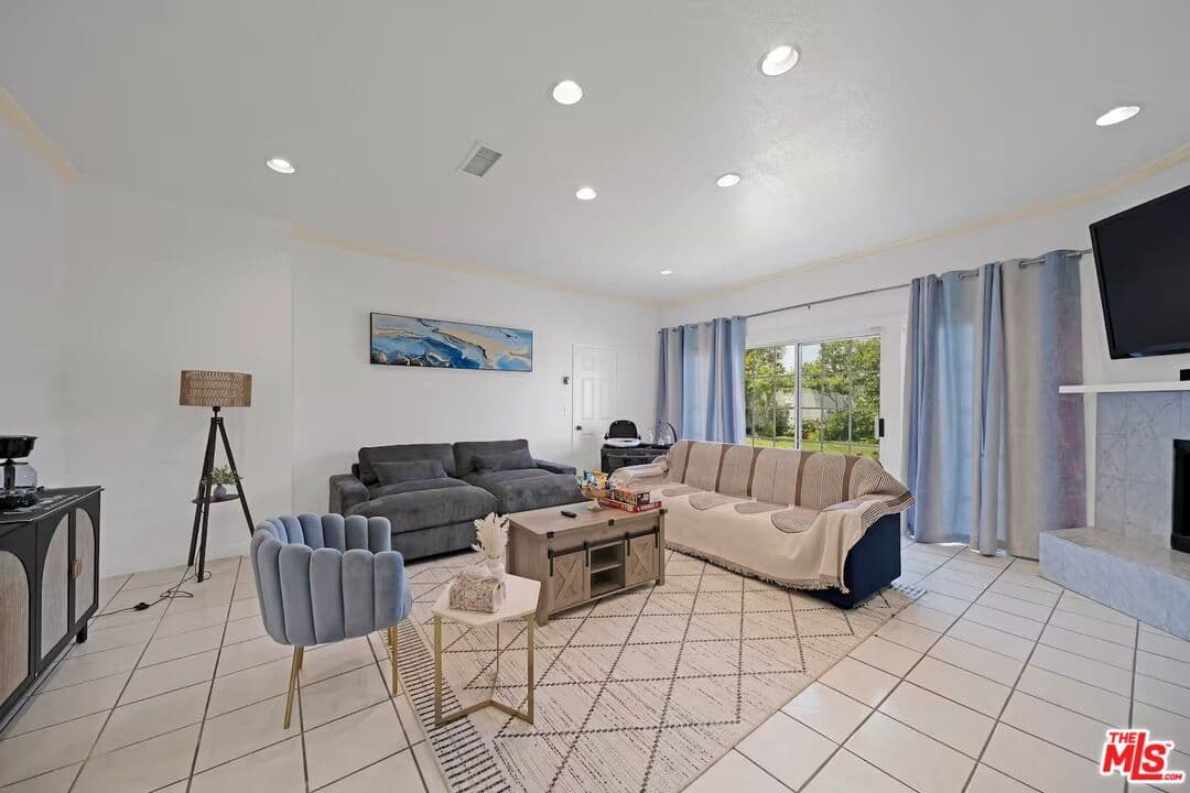 3BR House in Gardena β $6,800/mo