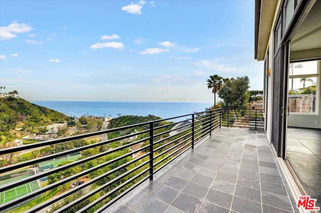 4 bd, 5 ba House in Malibu, CA — $17,500/mo — photo 2