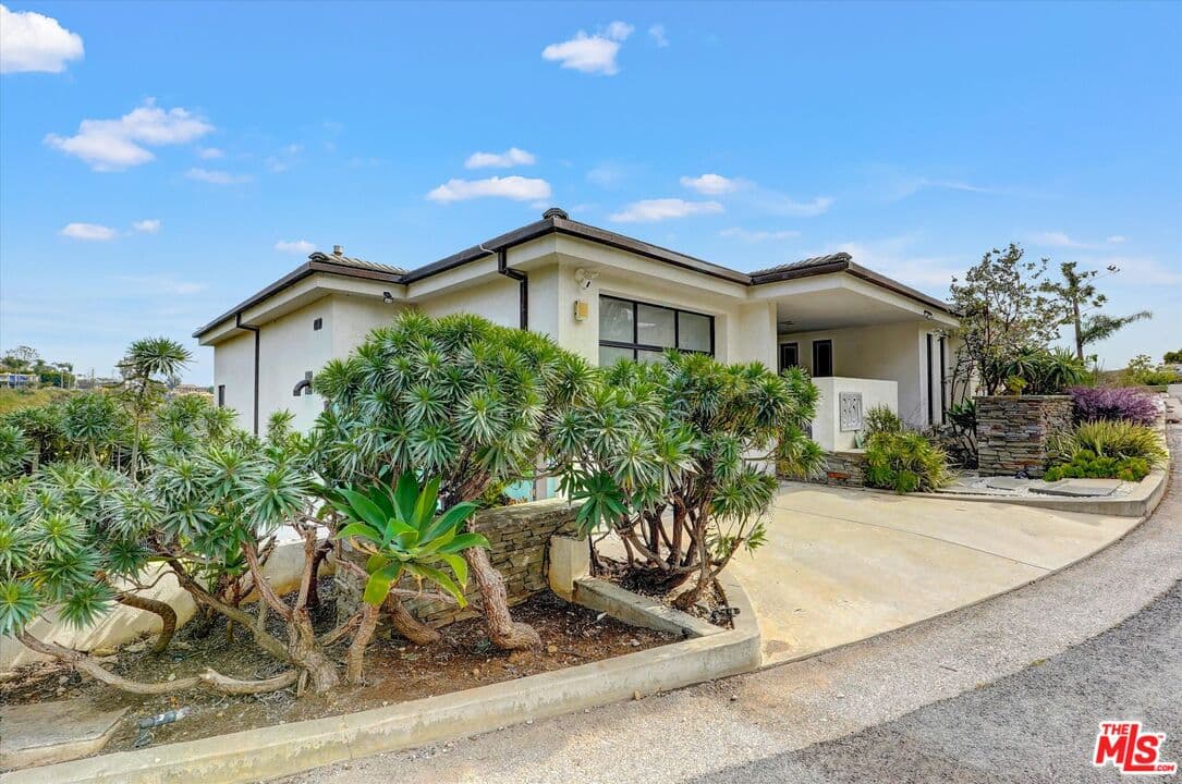 4 bd, 5 ba House in Malibu, CA — $17,500/mo — photo 1