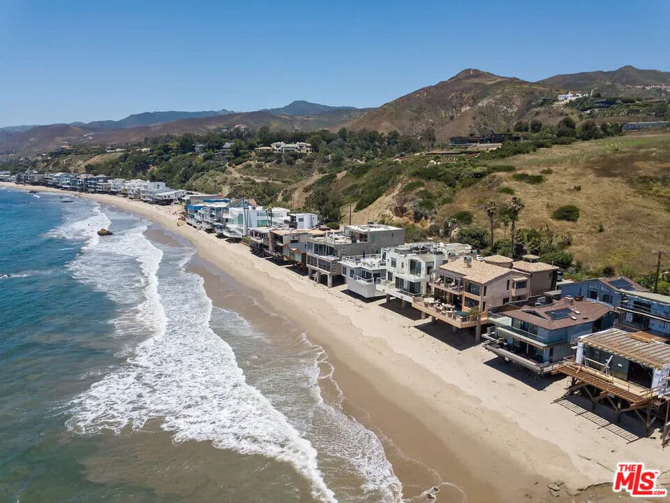 5 bd, 5 ba House in Malibu, CA — $49,500/mo — photo 2