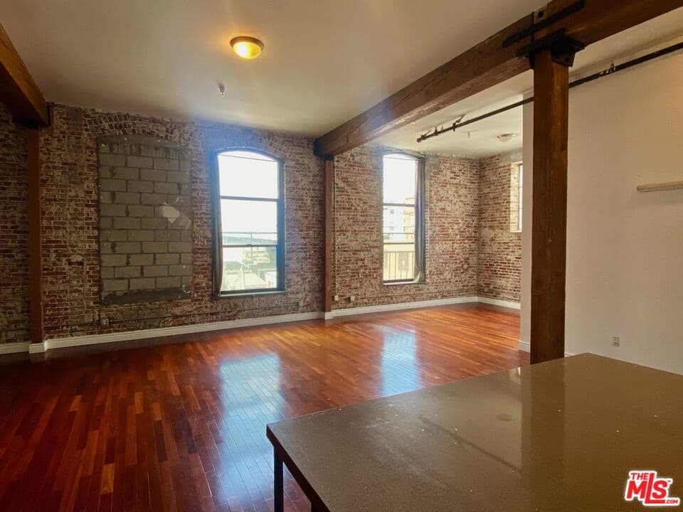 1 bd, 1 ba Apartment in Los Angeles, CA — $2,953/mo — photo 2