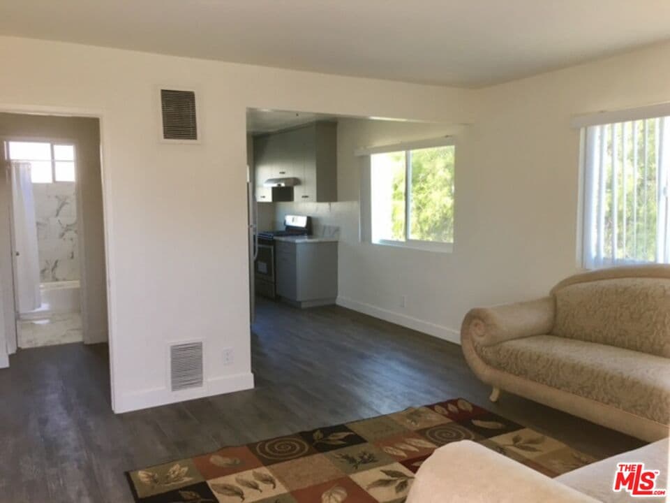 2 bd, 1 ba Townhouse in Los Angeles, CA — $2,200/mo — photo 1