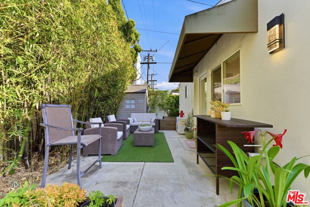 Studio, 1 ba House in Beverly Hills, CA — $3,200/mo — photo 1