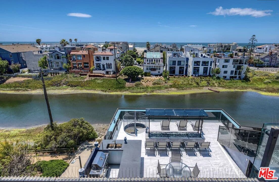 8 bd, 10 ba House in Marina Del Rey, CA — $24,750/mo — photo 2