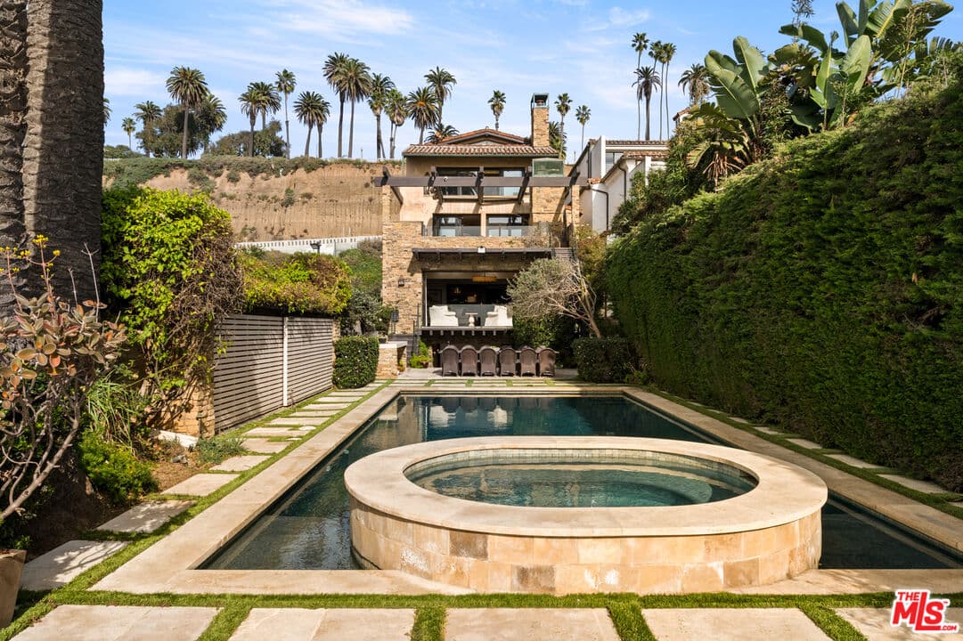 7 bd, 8 ba House in Santa Monica, CA — $130,000/mo — photo 1