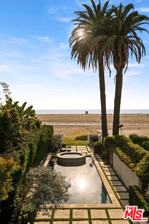 7 bd, 8 ba House in Santa Monica, CA — $130,000/mo — photo 2