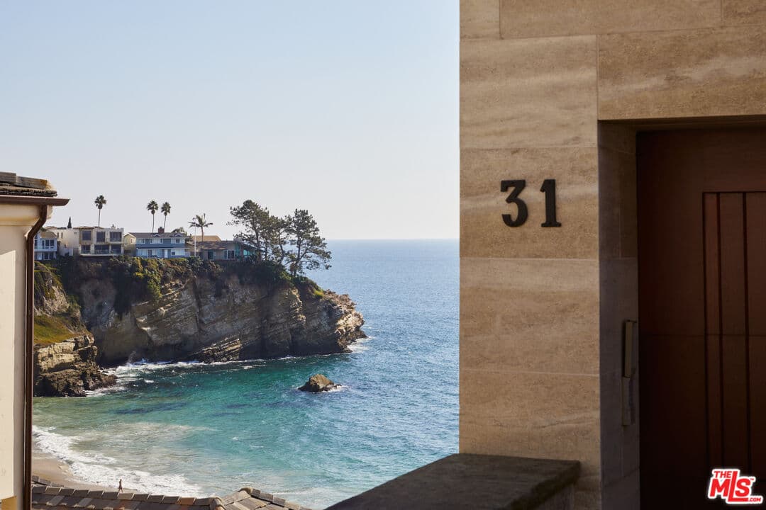 5 bd, 7 ba House in Laguna Beach, CA — $70,000/mo — photo 2