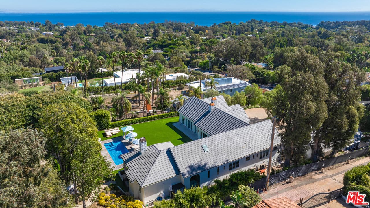 7 bd, 8 ba House in Malibu, CA — $95,000/mo — photo 1