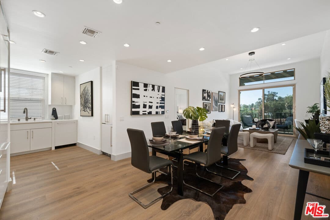 2 bd, 2 ba Apartment in Los Angeles, CA — $6,295/mo — photo 2