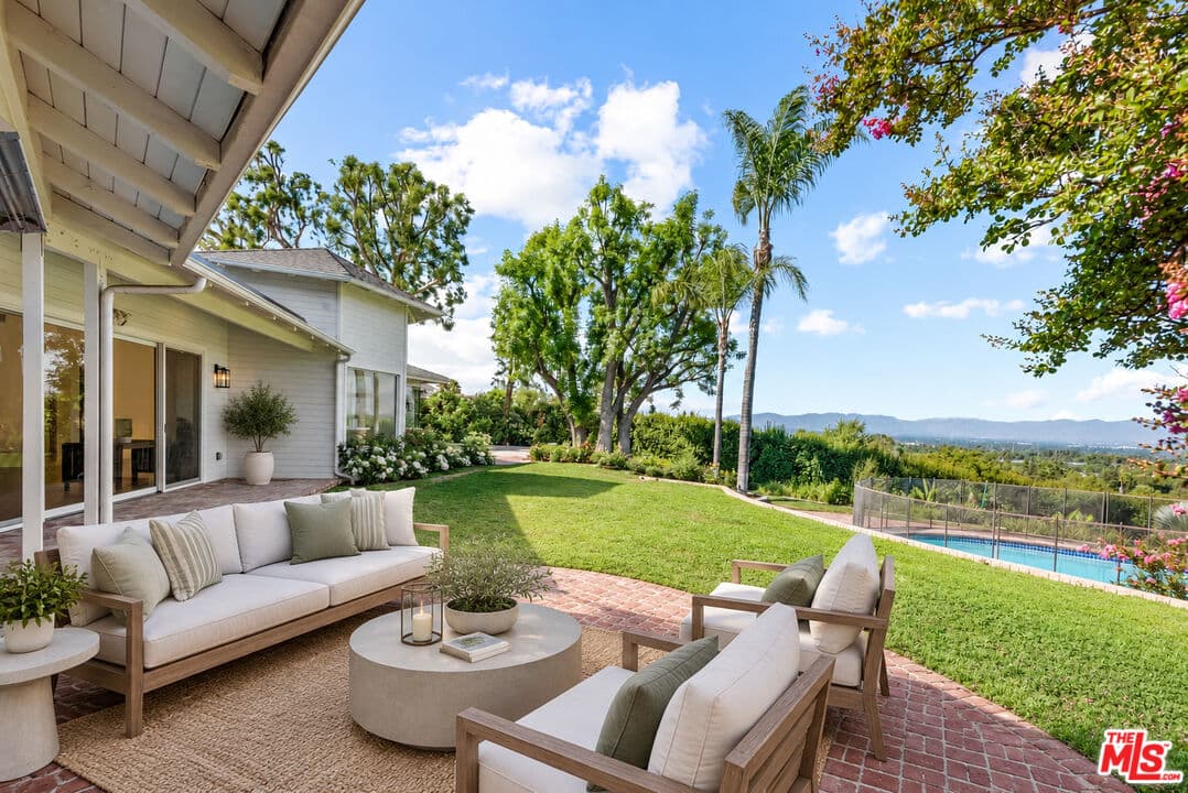 6 bd, 6 ba House in Tarzana, CA — $15,000/mo — photo 2