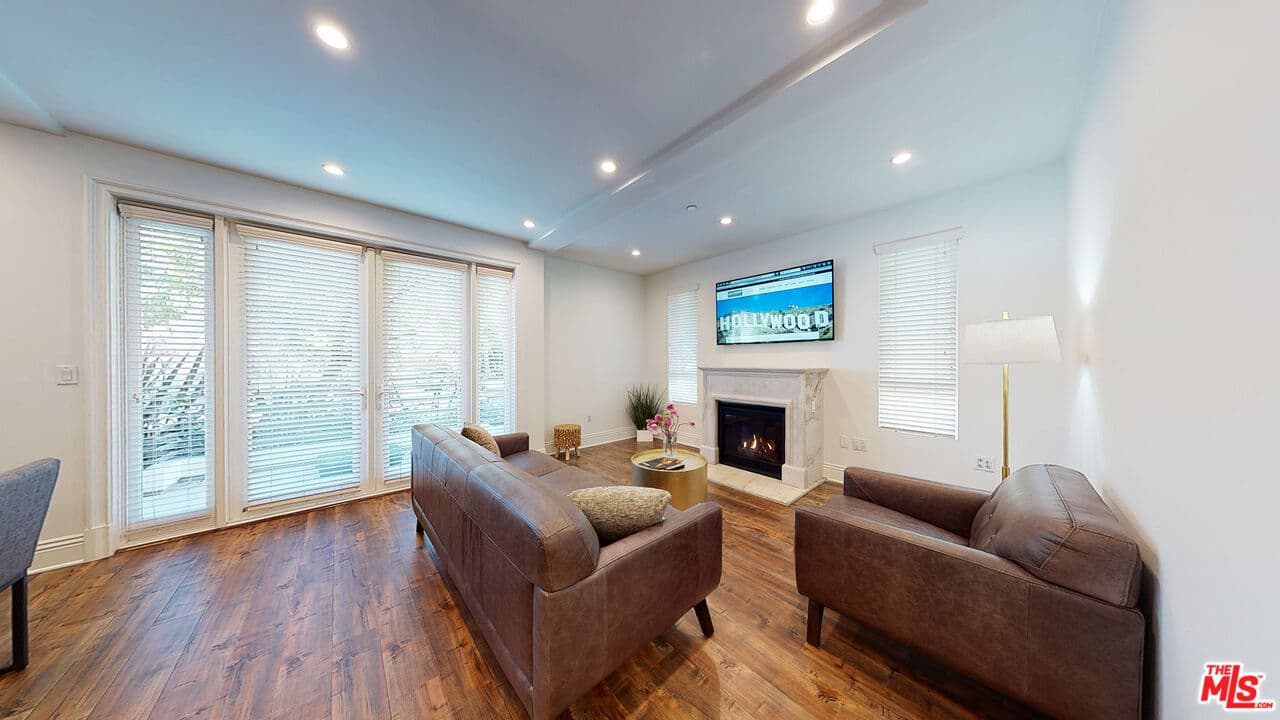 3 bd, 3 ba Condo in Los Angeles, CA — $7,800/mo — photo 2