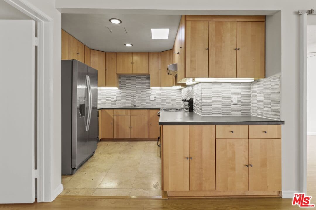3 bd, 2 ba Apartment in Santa Monica, CA — $4,380/mo — photo 2