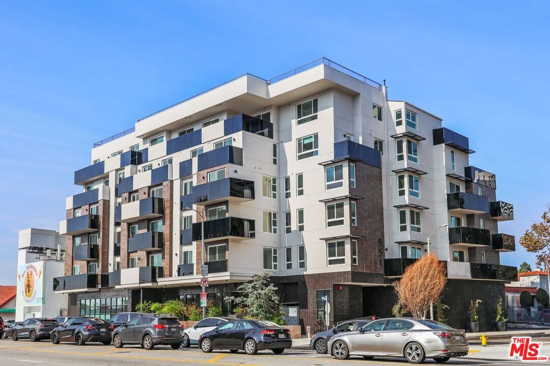 Studio, 1 ba Townhouse in Los Angeles, CA — $2,195/mo — photo 1