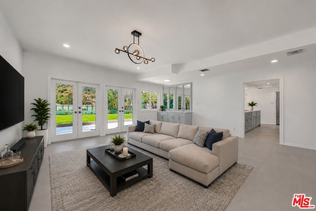 5 bd, 6 ba House in Pacific Palisades, CA — $17,950/mo — photo 1