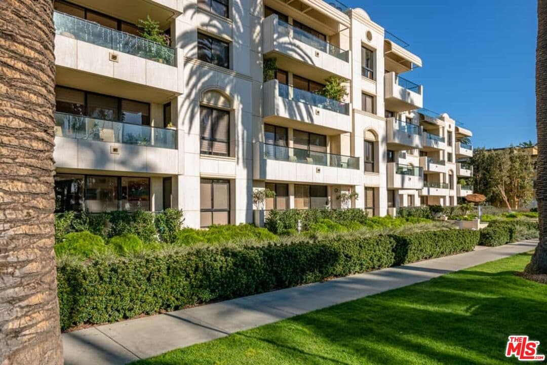 2 bd, 3 ba Condo in Santa Monica, CA — $9,900/mo — photo 2