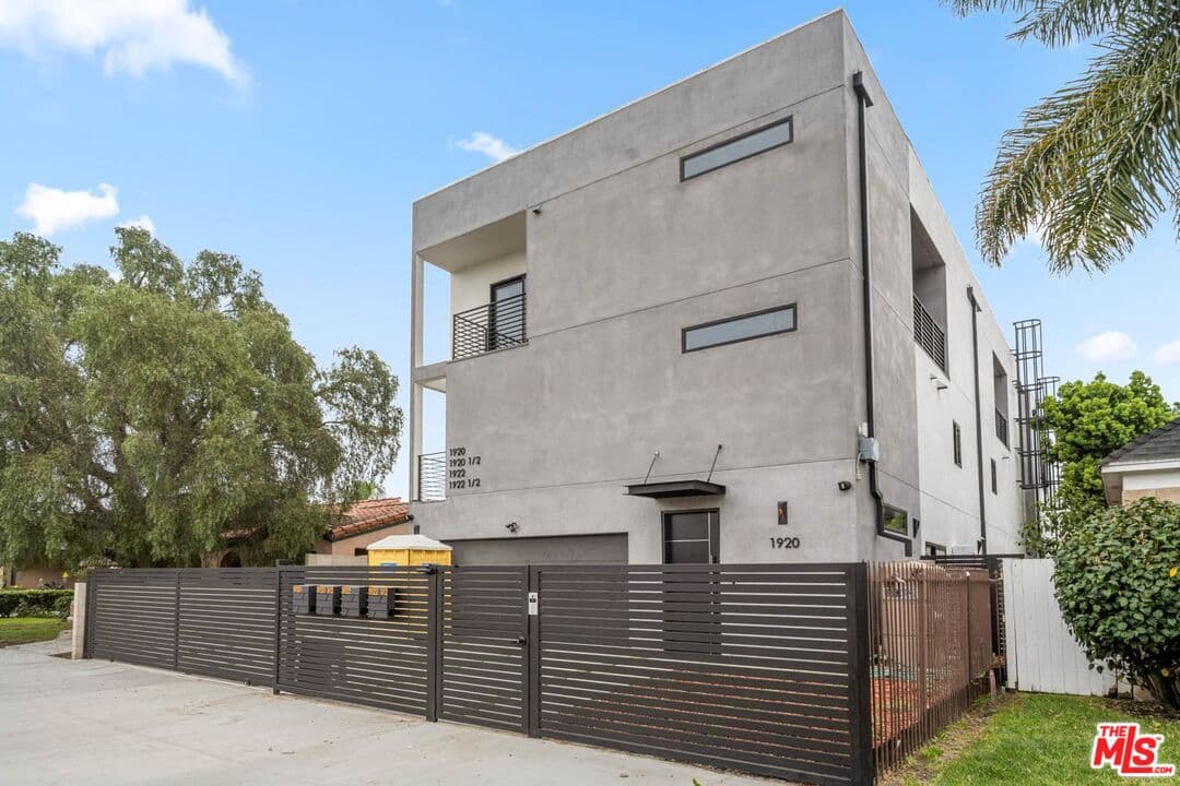 3 bd, 2 ba Townhouse in Los Angeles, CA — $4,995/mo — photo 1