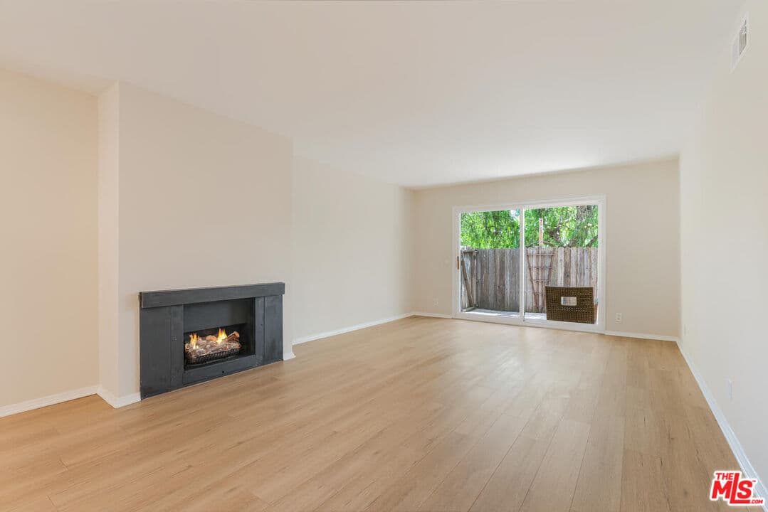 2 bd, 2 ba Condo in Malibu, CA — $3,900/mo — photo 2
