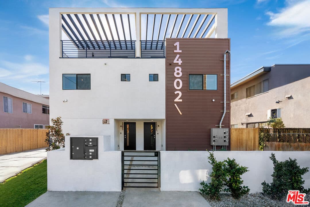 6 bd, 7 ba Townhouse in Van Nuys, CA — $4,795/mo — photo 1