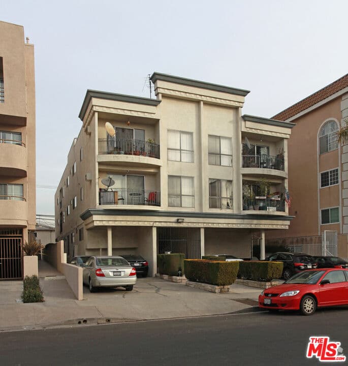 2 bd, 2 ba Condo in Los Angeles, CA — $2,750/mo — photo 2