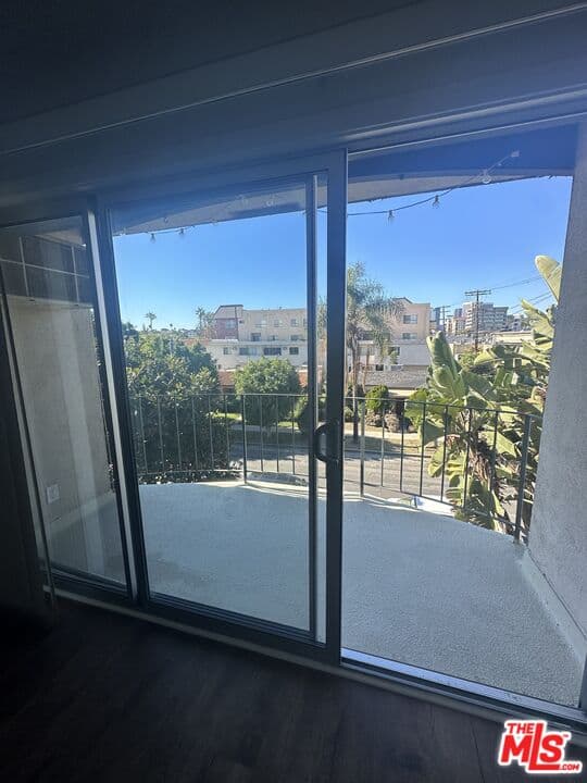 2 bd, 2 ba Condo in Los Angeles, CA — $2,995/mo — photo 2