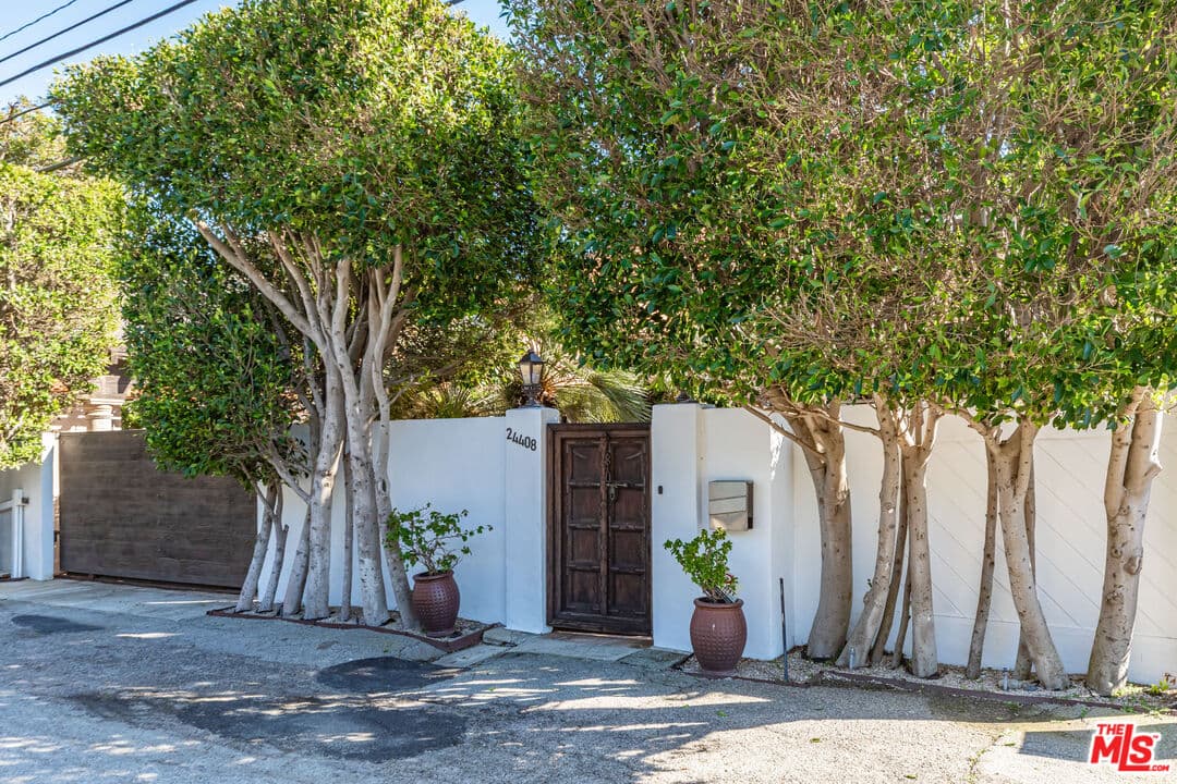 5 bd, 5 ba House in Malibu, CA — $48,000/mo — photo 2