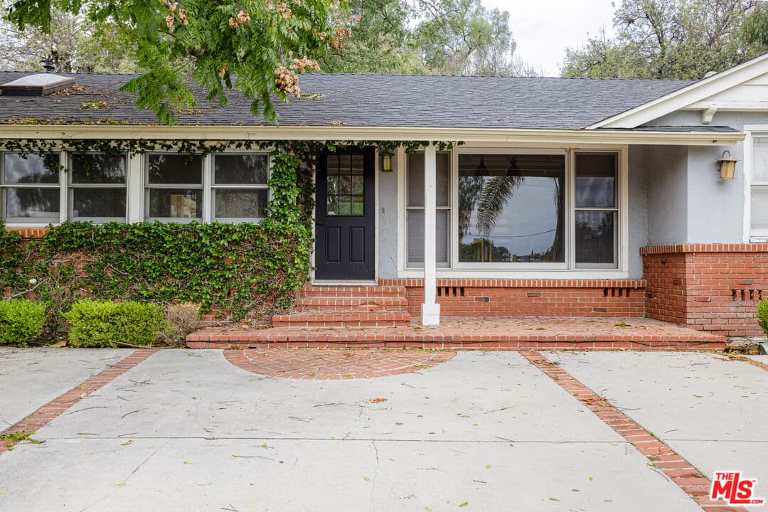 4 bd, 4 ba House in Tarzana, CA — $6,000/mo — photo 1