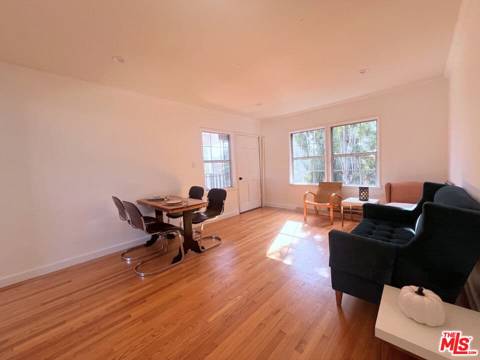 2 bd, 1 ba Apartment in Los Angeles, CA — $2,100/mo — photo 2